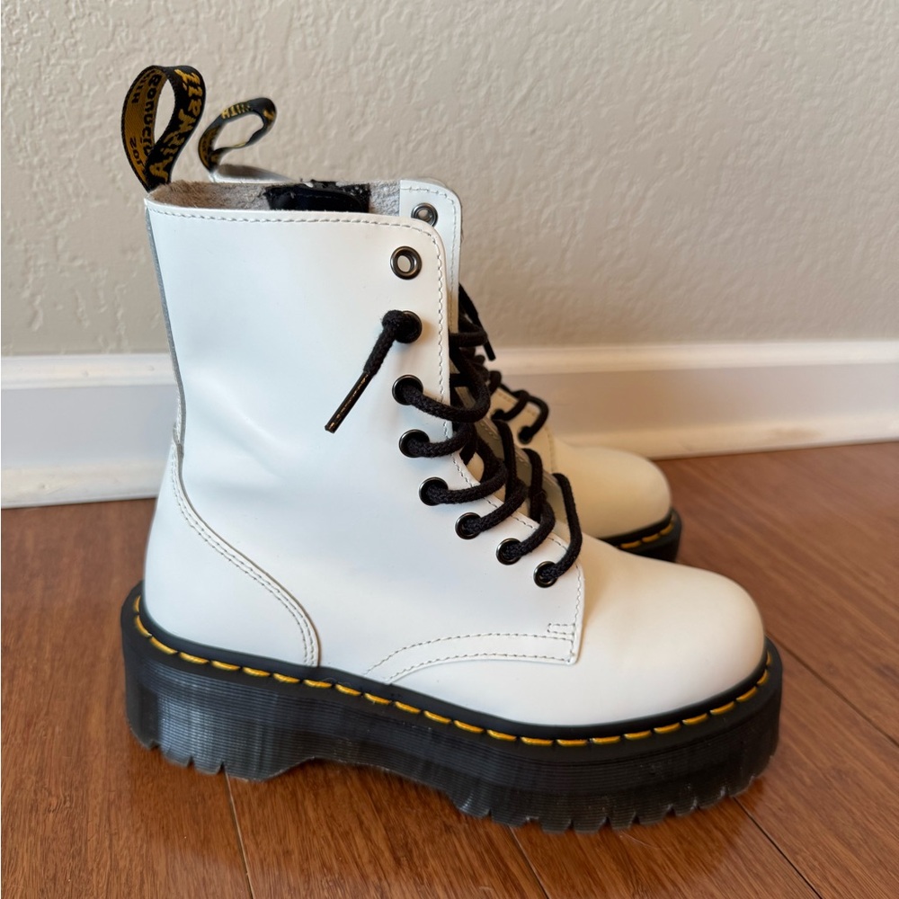 SOLD⚫️Doc Dr. Martens Jadon Women's Size 7 Smooth Leather Platform White Boots - Picture 1 of 12